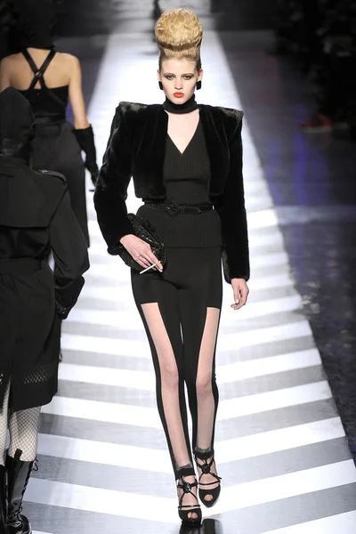 Look 18